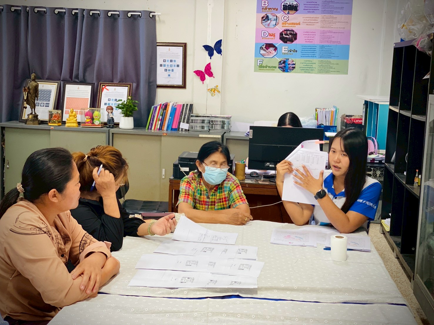 🎯 LKB Model  🎯(Learn-Knowledge-Best Practice)  พช.ลานกระบือ พิจารณาทำสัญญาเงินกู้กองทุนพัฒนาบทบาทสตรีอำเภอลานกระบือ