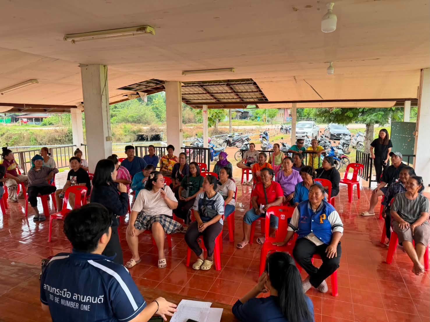 พช.ลานกระบือ ร่วมประชุมกองทุนชุมชนบ้านหนองไม้แดง พร้อมประชาสัมพันธ์กองทุนพัฒนาบทบาทสตรี